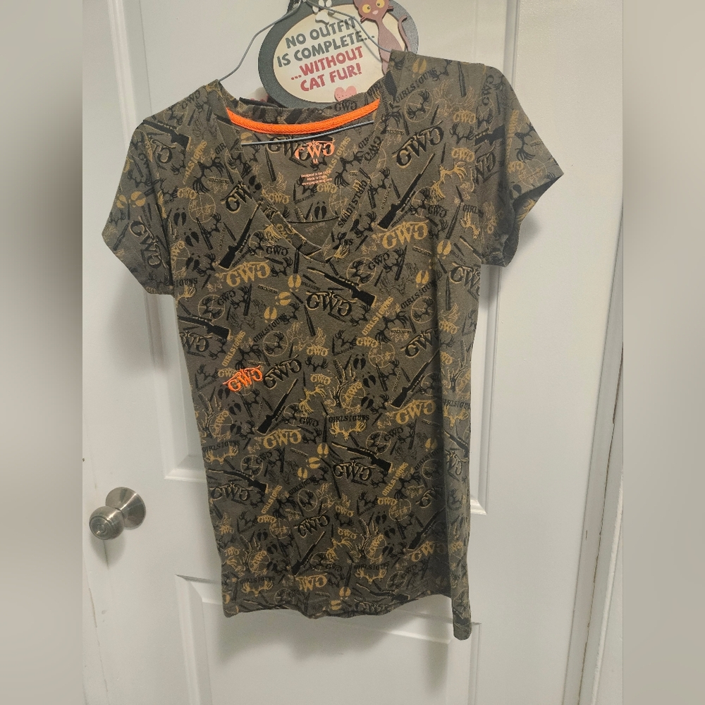 Girls with Guns Rifle Print V Neck Tee Hunting 2A
